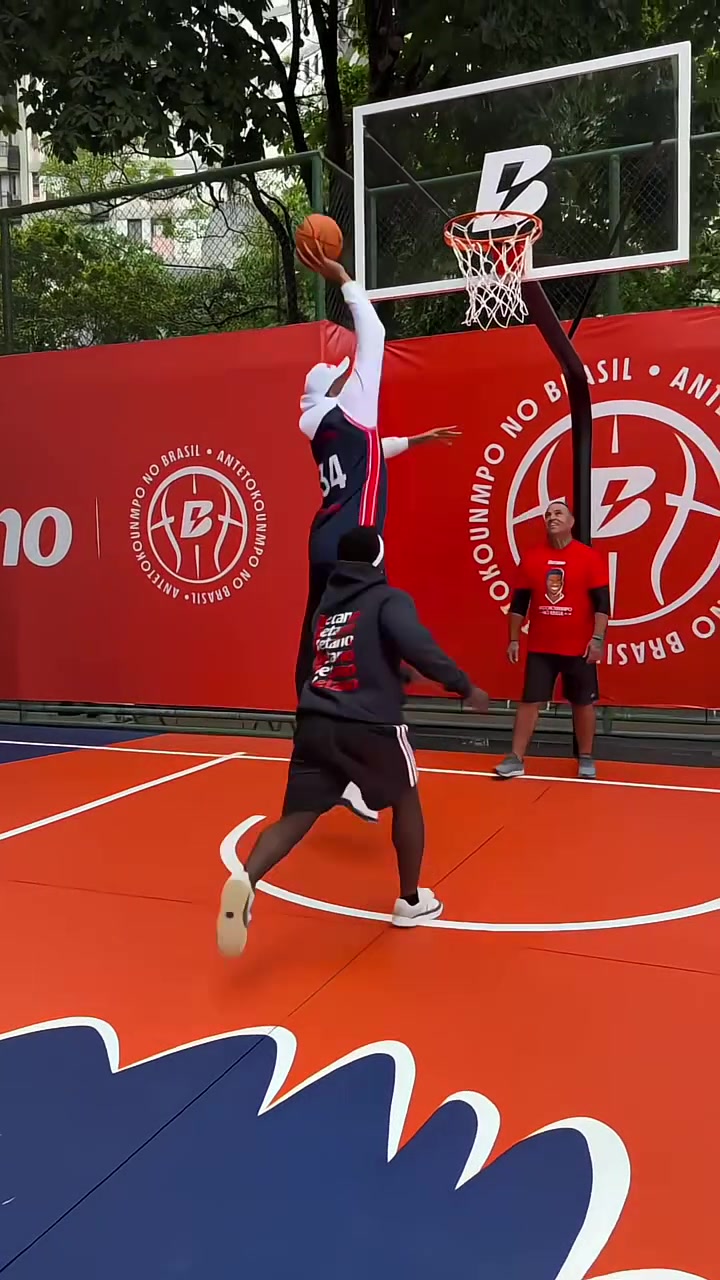 AYX SPORTS字母哥爆冷击败西班牙队，高光表现引爆全场！的简单介绍